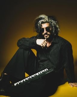 @signo____’s new EP “El Deseo” is out today on all platforms. Three tracks, three moods: “El Deseo,” “La Situación,” and “Me Vuelve Loco” ft. @dobaismo A late night Latin funky club ready trip, raw, emotional, obsessive and wild. LISTEN NOW 🔊 Art by @mafontropics